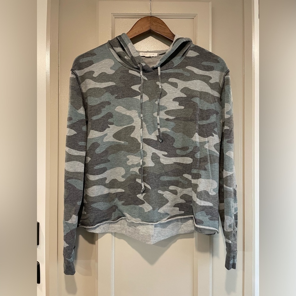Socialite woman’s pullover